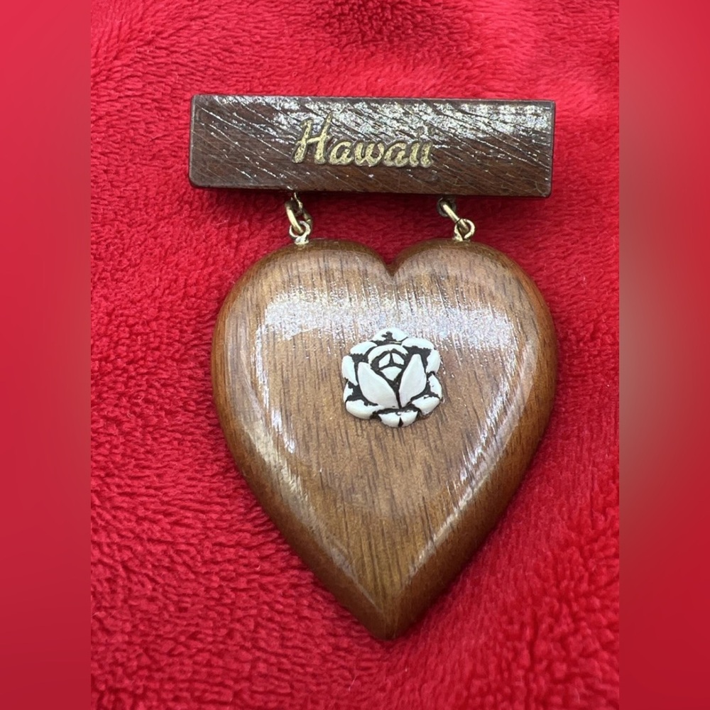 Vintage 1940's WWII "HAWAII White rose" Wooden Pin RARE From The BIG ISLAND